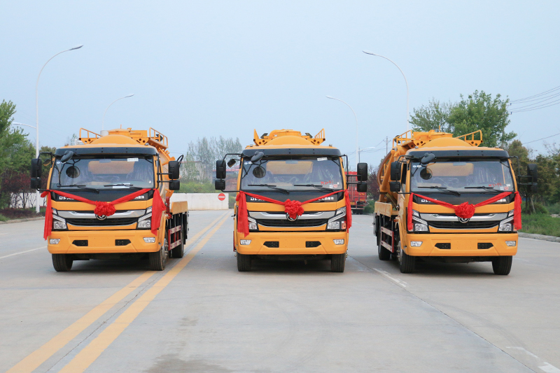 東風大多利卡清洗吸污車（一(yī)體罐）（清水 污水9.5方）