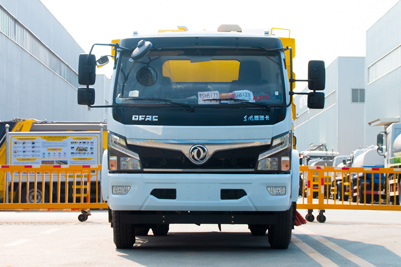 東風大多利卡掃路車（2.5水5塵）